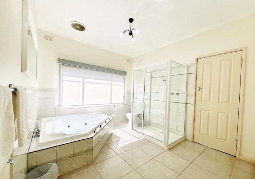 Connells Motel & Serviced Apartments Traralgon Dış mekan fotoğraf