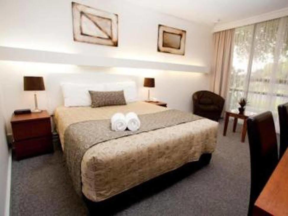Connells Motel & Serviced Apartments Traralgon Dış mekan fotoğraf